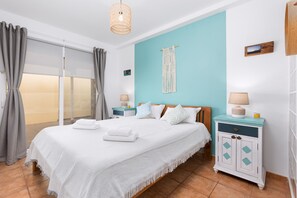 3 bedrooms, iron/ironing board, WiFi, bed sheets