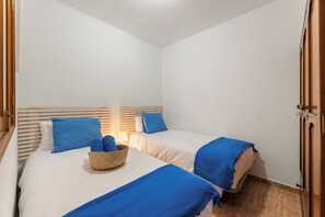 3 makuuhuonetta, silitysrauta/-lauta, Wi-Fi, vuodevaatteet