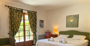 5 chambres, fer et planche à repasser, Wi-Fi