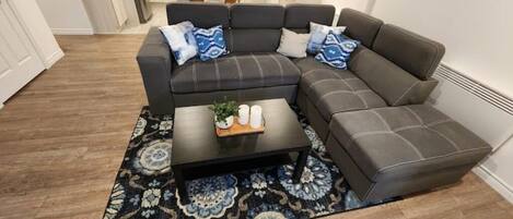 تلفزيون ذكي، كُتُب، ستيريو، شاشة كمبيوتر