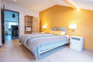 4 bedrooms, iron/ironing board, travel cot, free WiFi - Le 240, between Lakes and Mountains (Les Rousses)