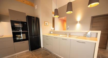 Le 240, between Lakes and Mountains