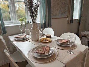 Dining - Charming 2-bedroom coachhouse in beautiful Seaton with WiFi (Seaton)