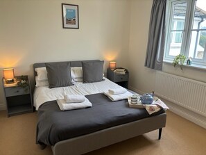 2 bedrooms, iron/ironing board, WiFi, bed sheets - Charming 2-bedroom coachhouse in beautiful Seaton with WiFi (Seaton)