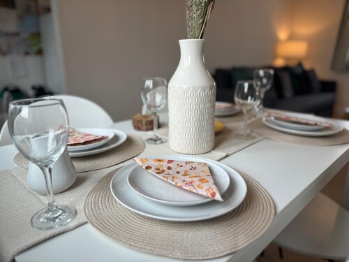 Charming 2-bedroom coachhouse in beautiful Seaton with WiFi