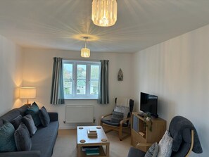 Smart TV - Charming 2-bedroom coachhouse in beautiful Seaton with WiFi (Seaton)