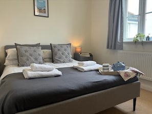 2 chambres, fer et planche à repasser, Wi-Fi, draps fournis