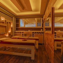 Couples treatment room(s), sauna, Turkish bath/hammam, body treatments