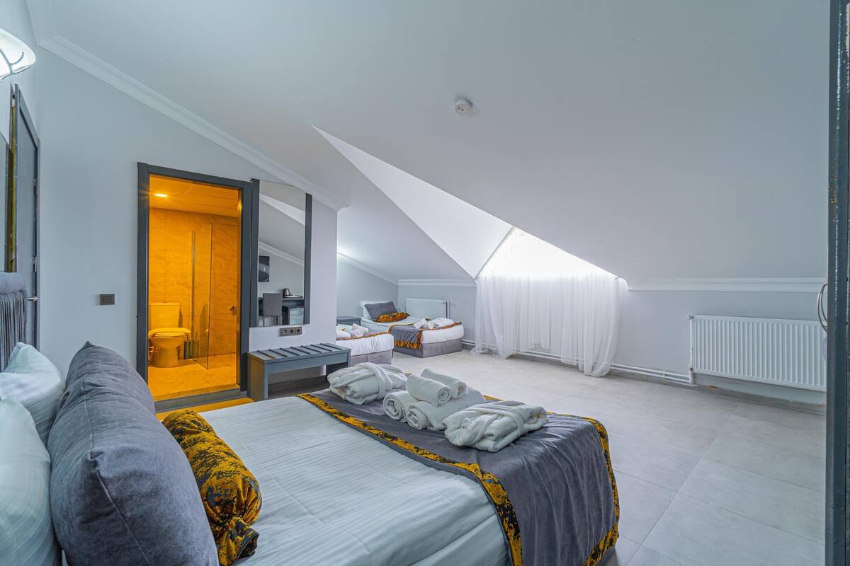 Phòng 4 dành cho gia đình | Bộ đồ giường cao cấp, minibar, két bảo mật tại phòng 