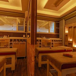 Couples treatment room(s), sauna, Turkish bath/hammam, body treatments