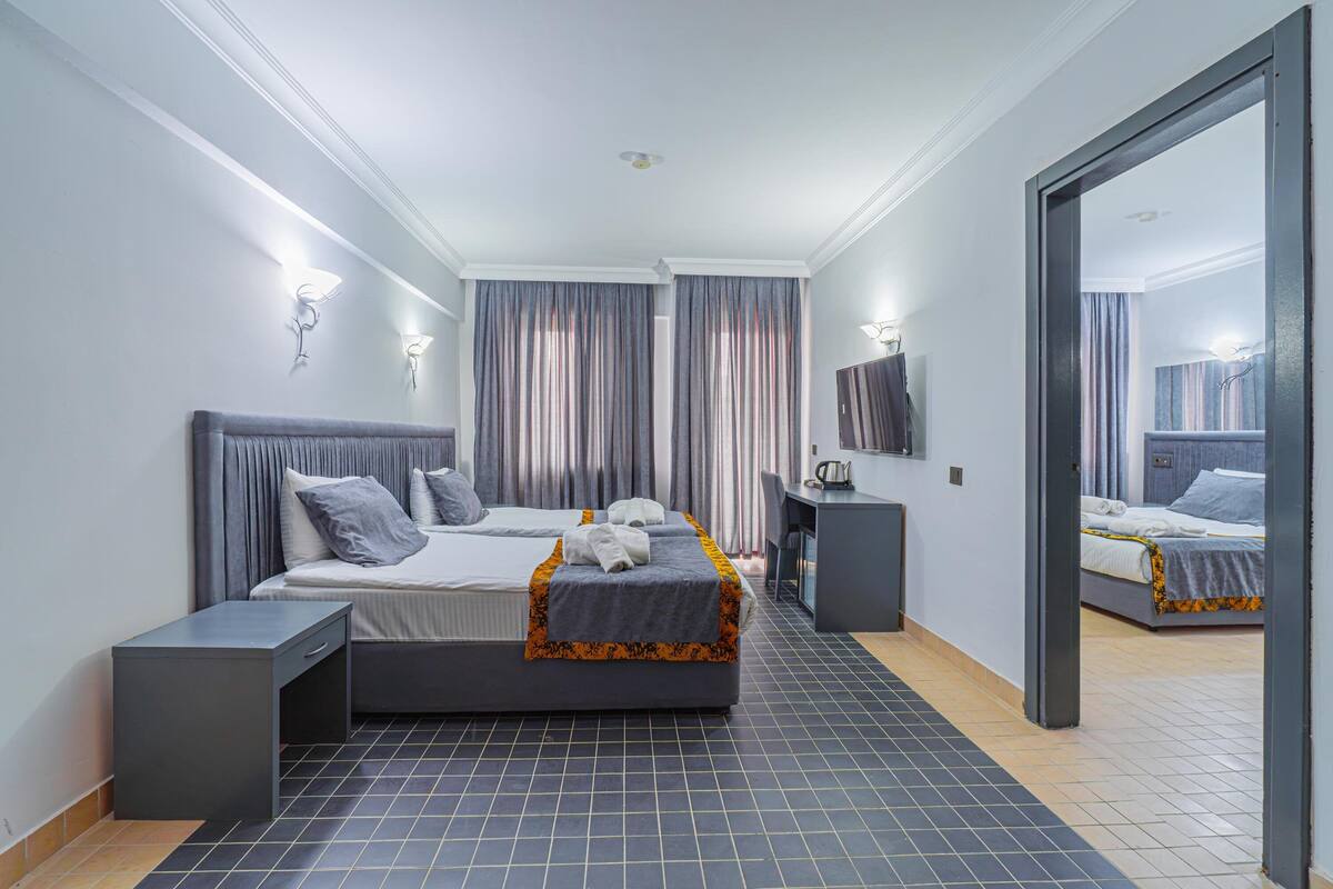 Phòng Suite dành cho gia đình, lanai | Bộ đồ giường cao cấp, minibar, két bảo mật tại phòng 