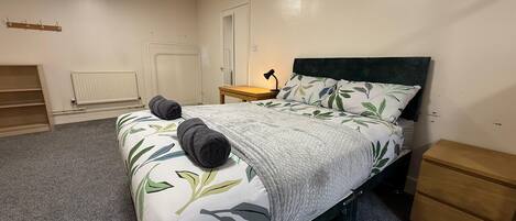 1 室のベッドルーム、アイロン / アイロン台、WiFi、ベッドシーツ