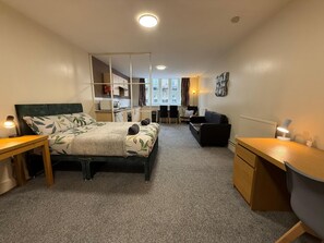 1 bedroom, iron/ironing board, WiFi, bed sheets - Private Self-Contained Studio - Central Lancaster (Lancaster)