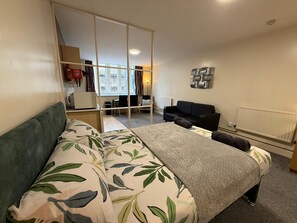 1 bedroom, iron/ironing board, WiFi, bed sheets - Private Self-Contained Studio - Central Lancaster (Lancaster)