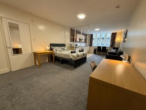 1 bedroom, iron/ironing board, WiFi, bed sheets - Private Self-Contained Studio - Central Lancaster (Lancaster)