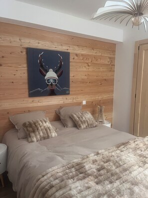 4 dormitorios, tabla de planchar con plancha, cuna de viaje