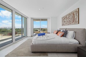 3 bedrooms, travel crib, free WiFi, bed sheets