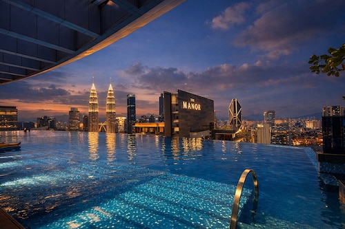 Eaton Residence by crystal 