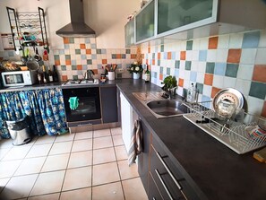 Micro-ondes, four, lave-vaisselle