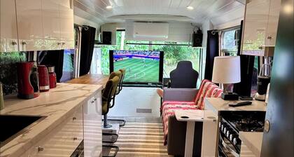 The Bello BigRig - Luxury Riverfront Bus Conversion, close to town, pet friendly