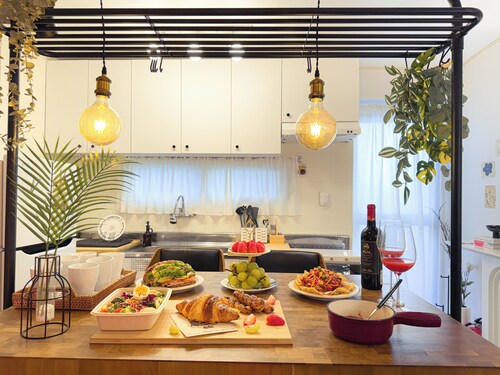 2 mins subway St./Gangnam.Hongdae 30 mins/Family-sized studio/Long term Discount