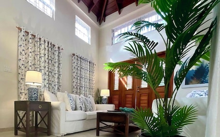 House, 4 Bedrooms, Private Pool, Garden View | Living room