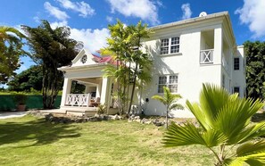 Casa, 4 habitaciones, alberca privada, vista al jardín | Exterior