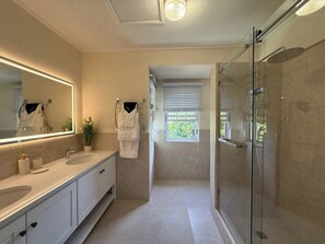 Casa, 4 habitaciones, piscina privada, vistas al jardín | Baño