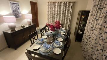 House, 4 Bedrooms, Private Pool, Garden View | Ruang makan