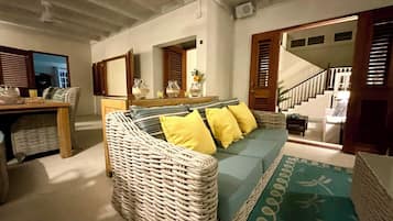 Maison, 3 chambres, piscine privée, vue jardin | Salle de séjour