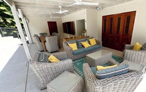 House, 3 Bedrooms, Private Pool, Garden View | Lounge
