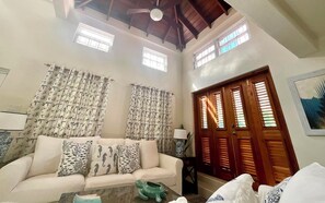House, 3 Bedrooms, Private Pool, Garden View | Living room