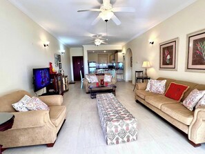 Appartement, 2 chambres, balcon, vue sur le jardin | Aire de séjour