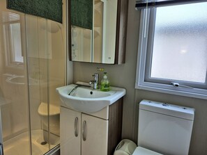 Shower - Fernwood Lodge (Great Yarmouth)