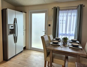 Dining - Fernwood Lodge (Great Yarmouth)