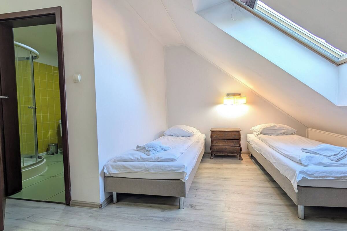 Classic Room, Multiple Beds, Refrigerator, Mountainside
