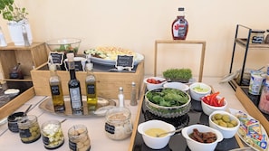 Daily buffet breakfast (PLN 50 per person)
