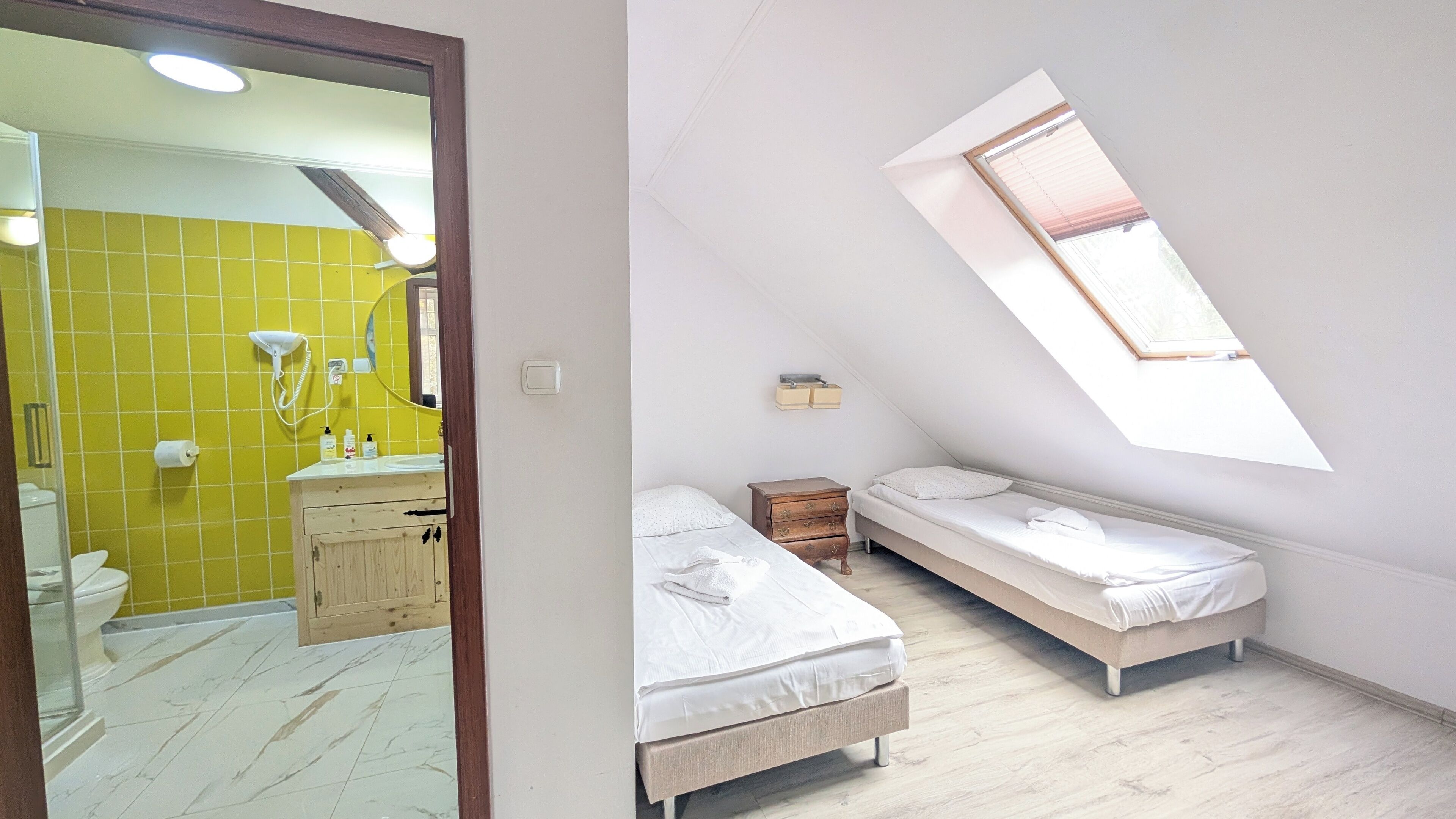 Classic Room, Multiple Beds, Refrigerator, Mountainside