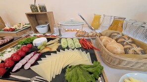 Daily buffet breakfast (PLN 50 per person) - Dwór Górny (Nowa Ruda)