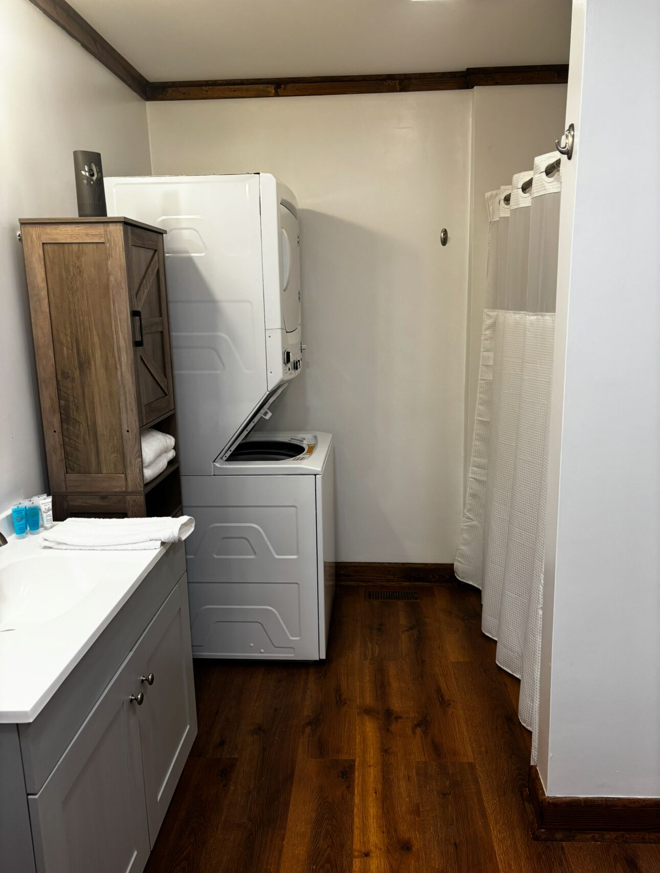 Towels, soap, shampoo, toilet paper