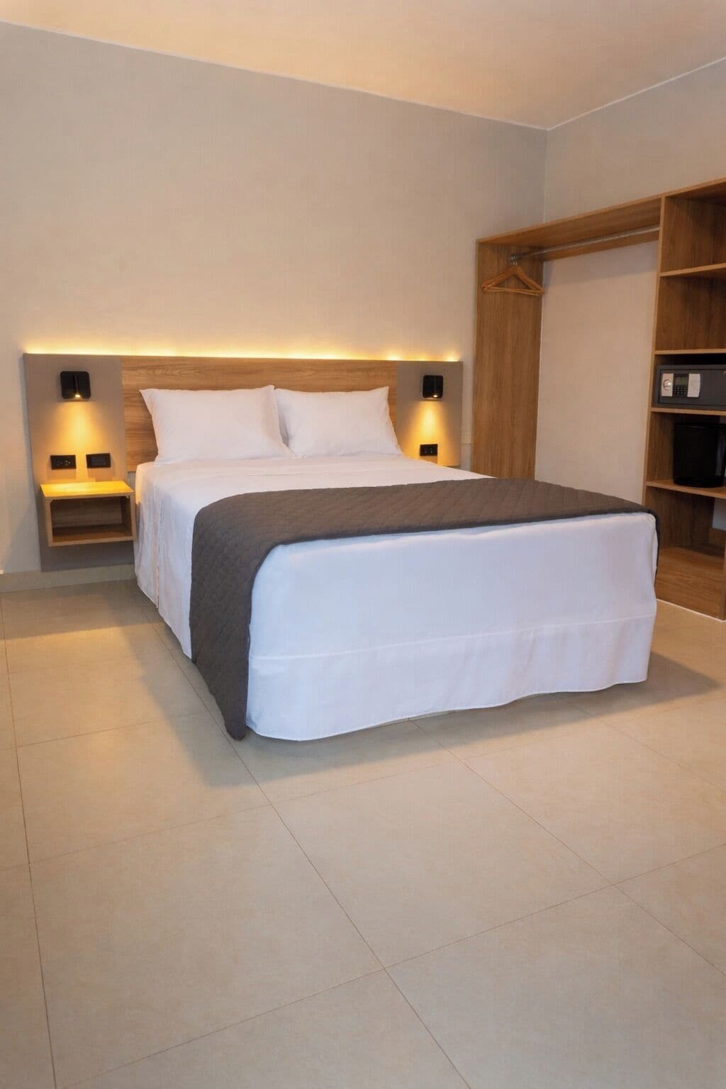 デラックス ダブルルーム | セーフティボックス (室内)、デスク、ノートパソコン用作業スペース、遮光カーテン