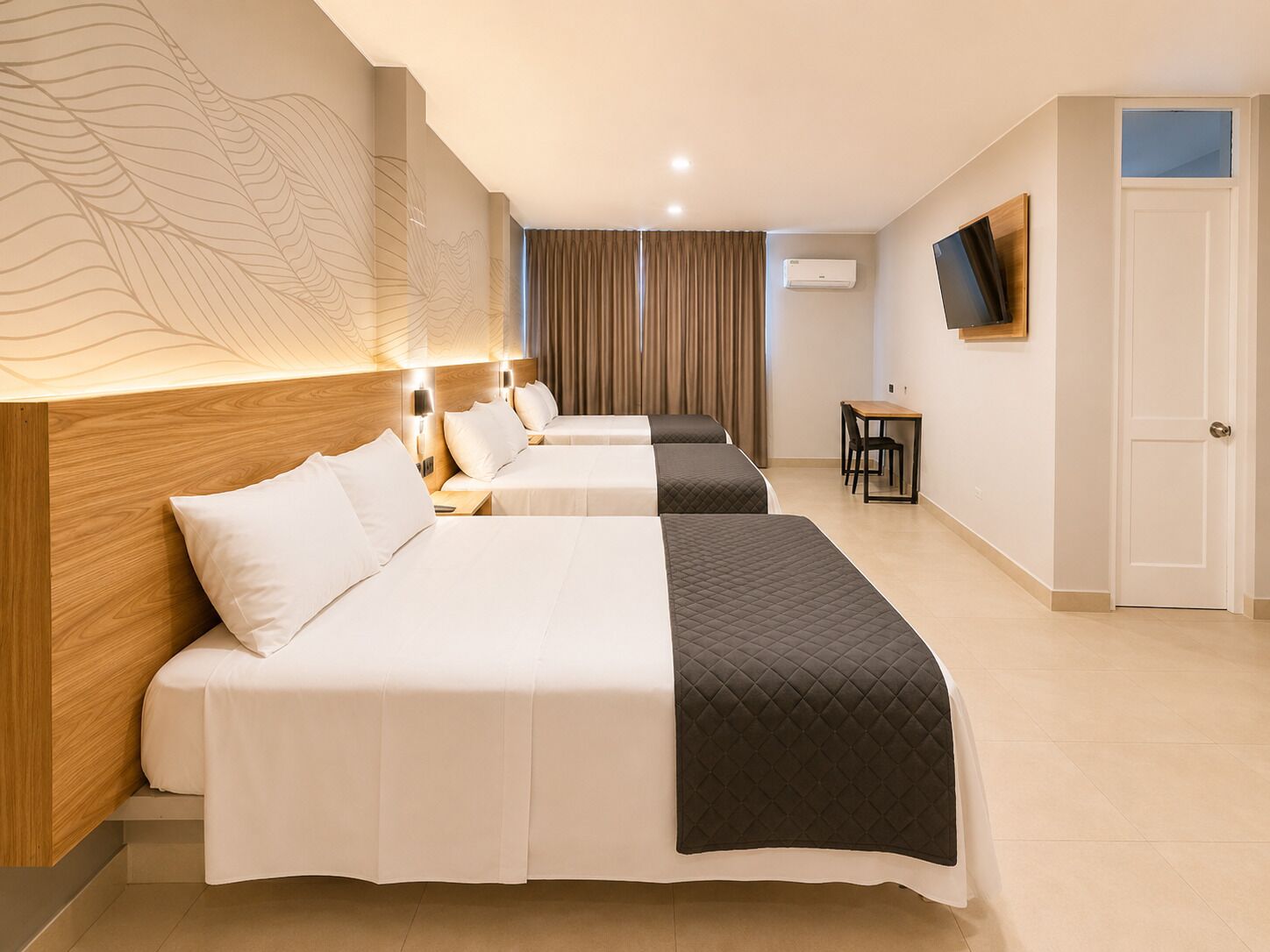 Habitación triple Deluxe | Caja de seguridad en la habitación y escritorio 