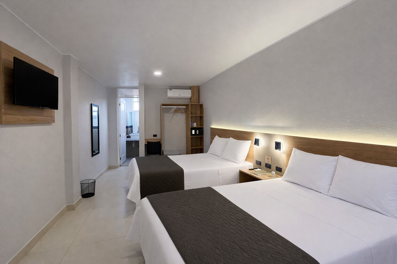 Superior Twin Room | In-room safe, desk, laptop workspace, blackout drapes