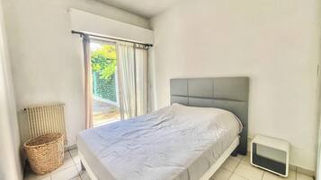 2 bedrooms, WiFi, bed sheets, wheelchair access