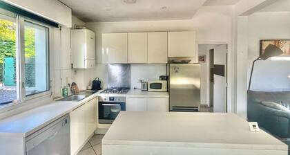 Juan les Pins tramontane near sea and shops on foot single storey house 70m2