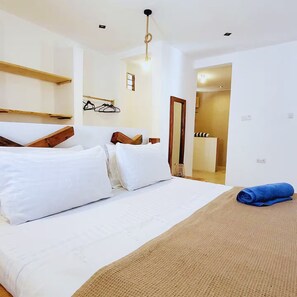 3 chambres, fer et planche à repasser, Wi-Fi, draps fournis