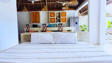 3 habitaciones, tabla de planchar con plancha, wifi y ropa de cama