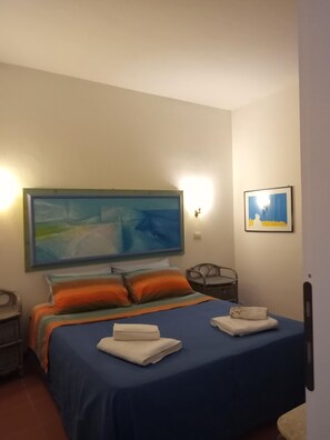 2 bedrooms, bed sheets