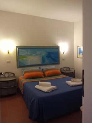 2 bedrooms, bed sheets