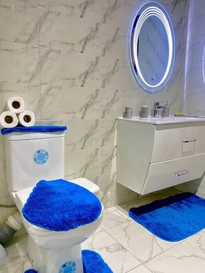 Bidet, towels, soap, toilet paper - Marrakech 360° View – Stylish Apartment w/ AC & Balcony (Marrakesh)